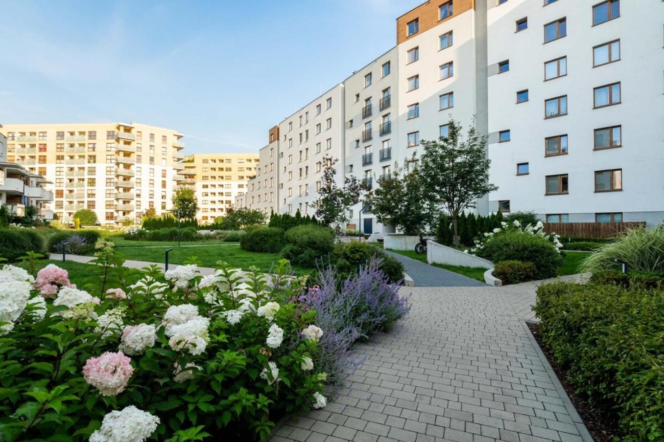 Modern 70M Apartment With Private Garden Metro Warsaw Exterior photo